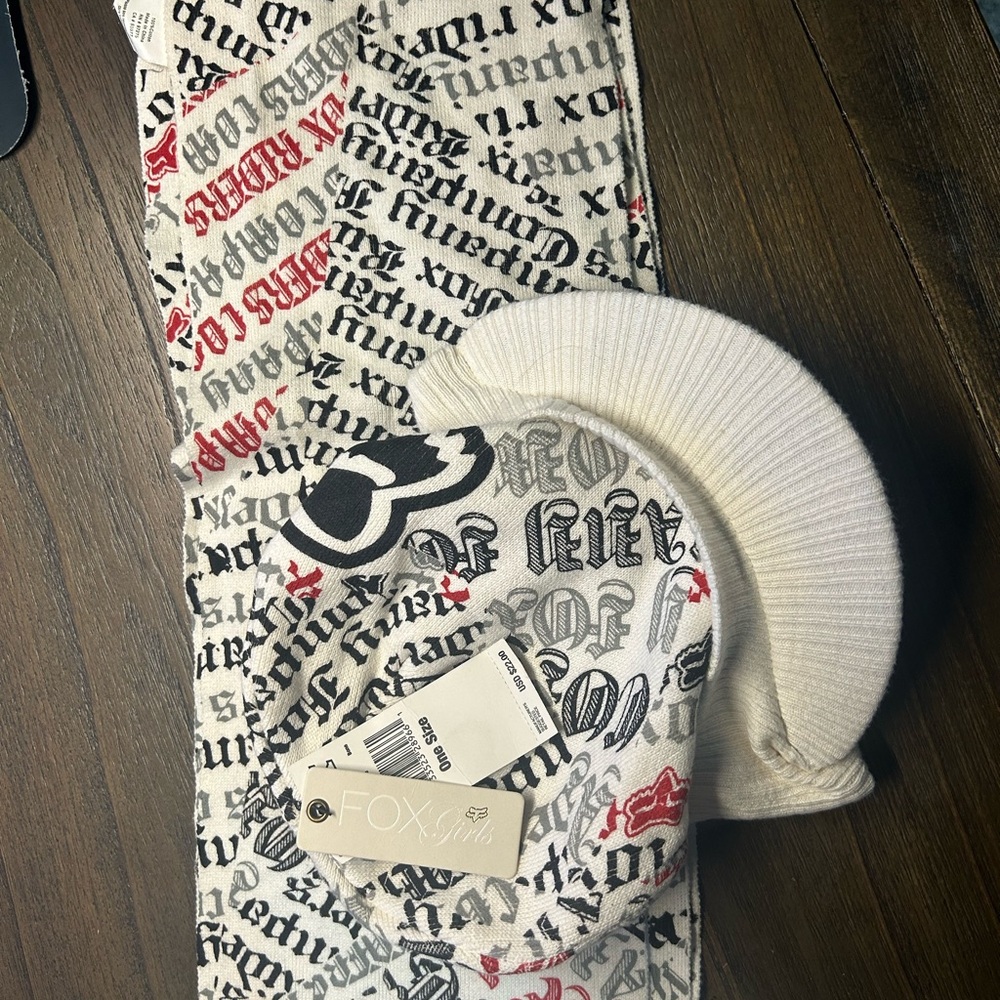 Fox women's hat and scarf set